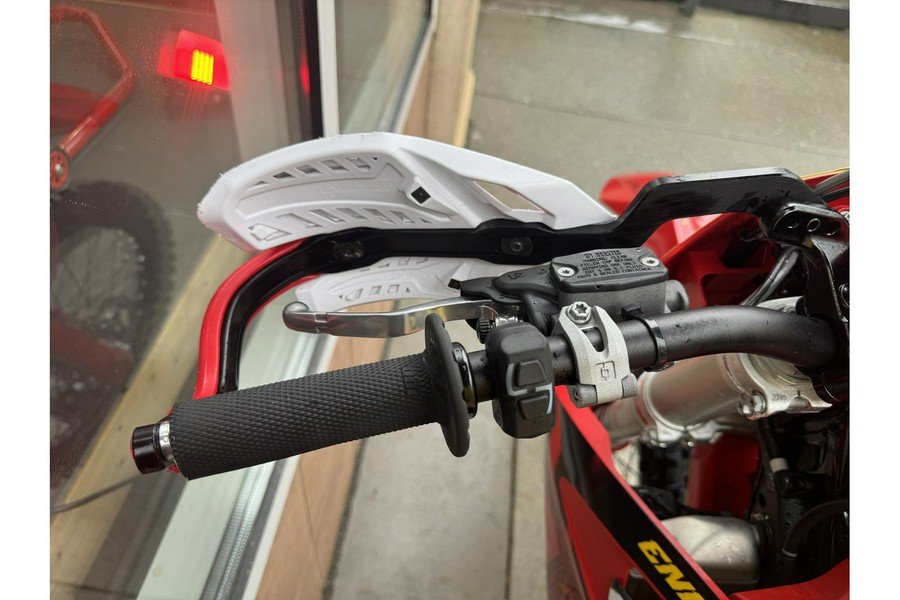 2025 300 EC GP - GASGAS