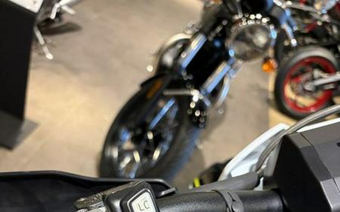 2026 Triumph TF 250-C Jet black/ Pure white