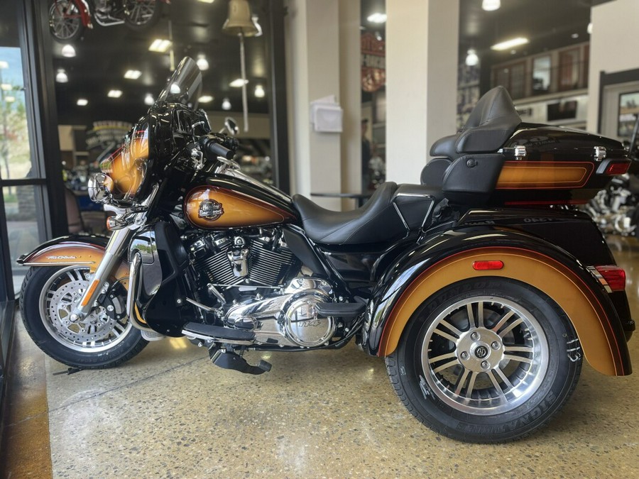 2024 Harley-Davidson Tri Glide Ultra TOBACCO FADE W/ PINSTRIPE