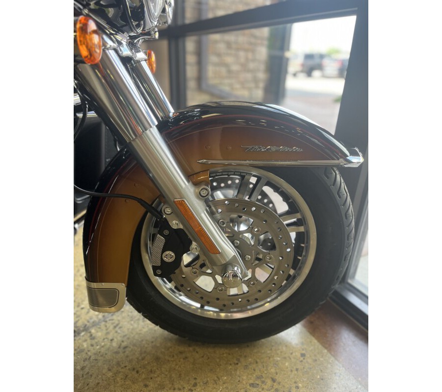 2024 Harley-Davidson Tri Glide Ultra TOBACCO FADE W/ PINSTRIPE