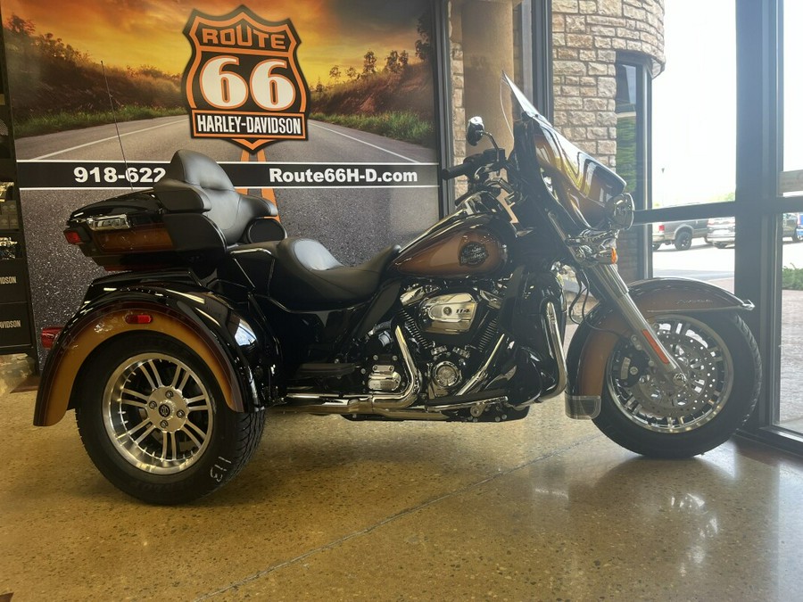 2024 Harley-Davidson Tri Glide Ultra TOBACCO FADE W/ PINSTRIPE