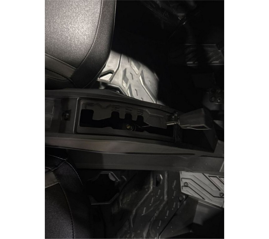 2025 Can-Am COMMANDER MAX XT 1000R -FIERY RED