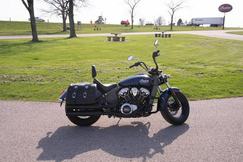 2019 Indian Scout Bobber vs. Triumph Bonneville Bobber Black: Comparison Review