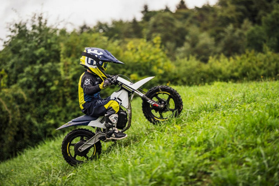 2024 Husqvarna® EE2