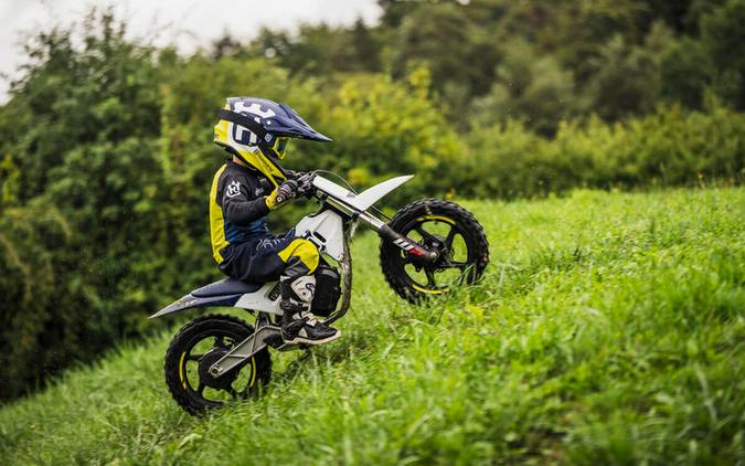 2024 Husqvarna® EE2