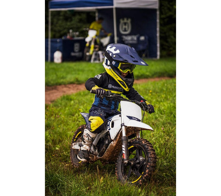 2024 Husqvarna® EE2