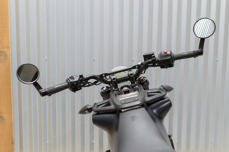 2023 Husqvarna SVARTPILEN 401