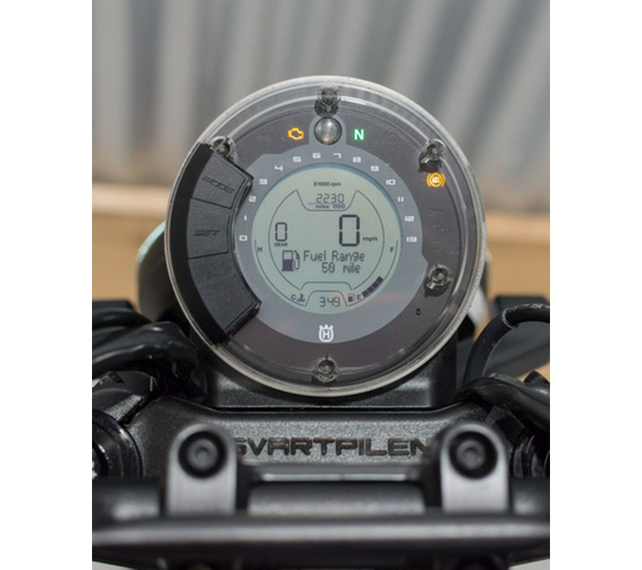 2023 Husqvarna SVARTPILEN 401