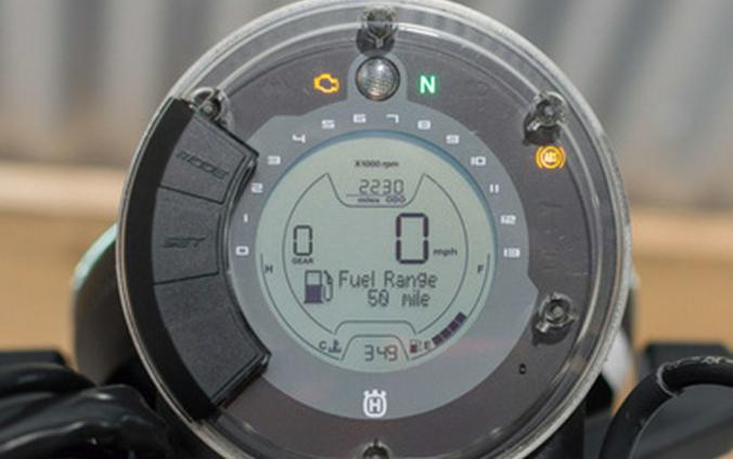 2023 Husqvarna SVARTPILEN 401