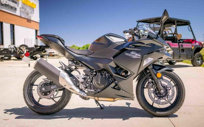 2026 Kawasaki Ninja® 500 ABS Metallic Flat Spark Black