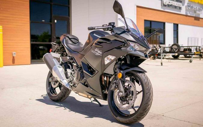 2026 Kawasaki Ninja® 500 ABS Metallic Flat Spark Black