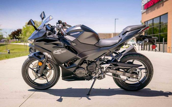 2026 Kawasaki Ninja® 500 ABS Metallic Flat Spark Black