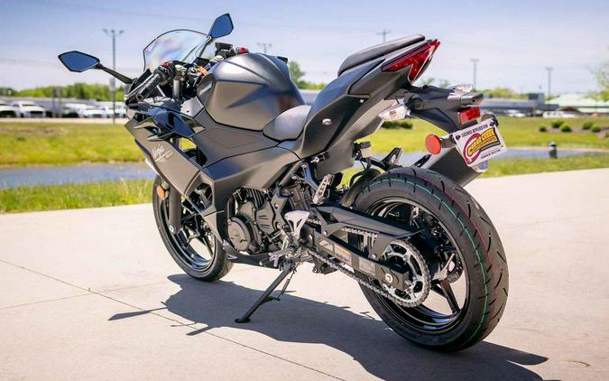 2026 Kawasaki Ninja® 500 ABS Metallic Flat Spark Black