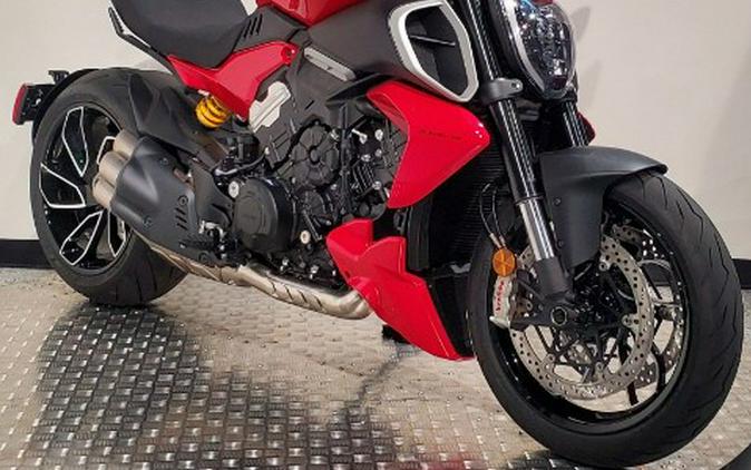 2026 Ducati Diavel V4