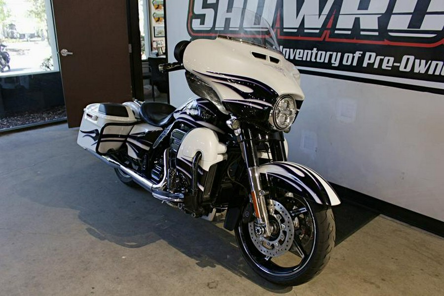 2016 Harley-Davidson® FLHXSE - CVO™ Street Glide®