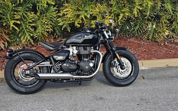 2026 Triumph Bonneville Bobber Jet black DX5