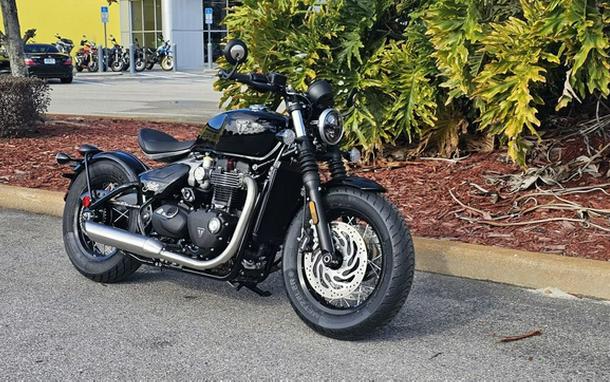 2026 Triumph Bonneville Bobber Jet black DX5