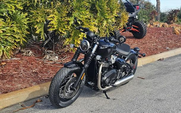 2026 Triumph Bonneville Bobber Jet black DX5