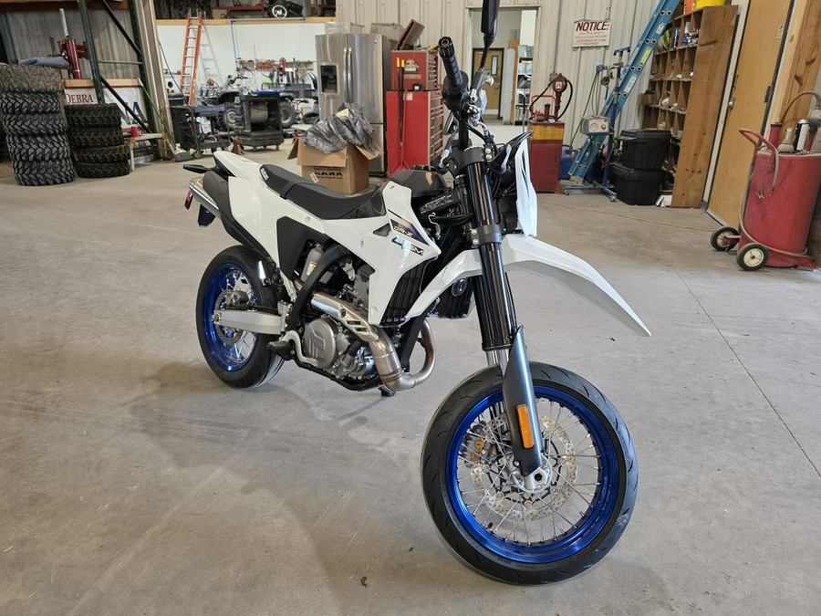 2025 Suzuki DR-Z 4SM Base