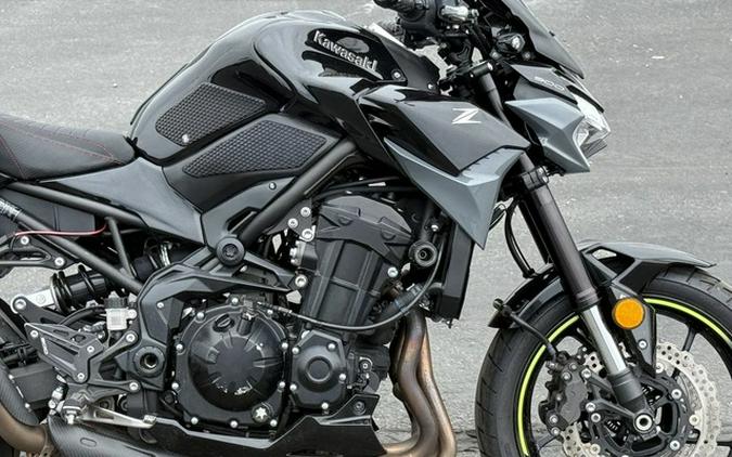 2024 Kawasaki Z900 ABS Candy Persimmon RedEbony
