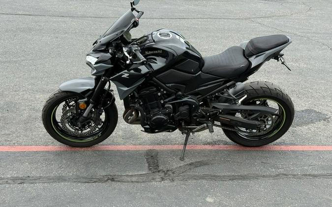 2024 Kawasaki Z900 ABS Candy Persimmon RedEbony
