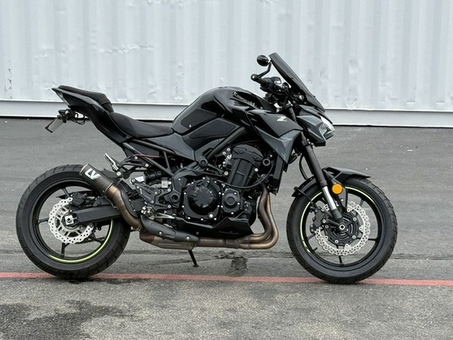 2024 Kawasaki Z900 ABS Candy Persimmon RedEbony
