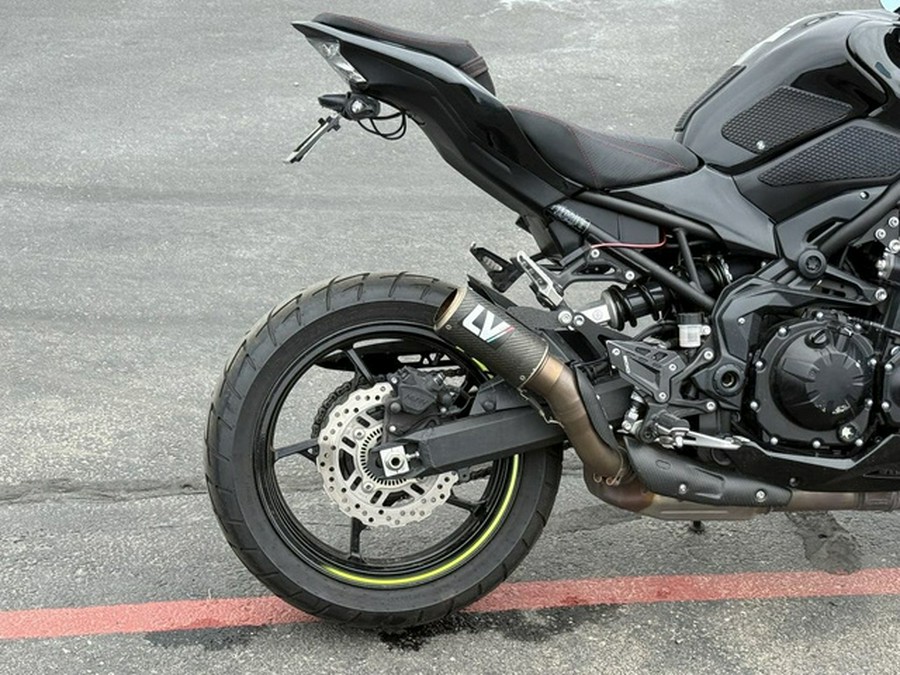 2024 Kawasaki Z900 ABS Candy Persimmon RedEbony