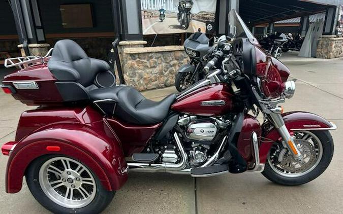 2017 Harley-Davidson Tri Glide Ultra Two-Tone Mysterious Red Sunglo/Velocity Red Sunglo