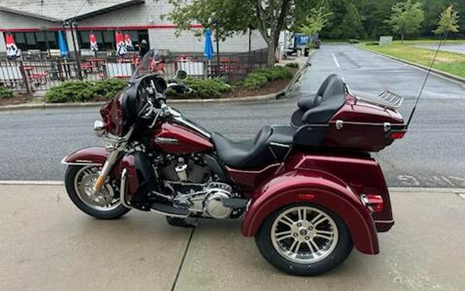 2017 Harley-Davidson Tri Glide Ultra Two-Tone Mysterious Red Sunglo/Velocity Red Sunglo