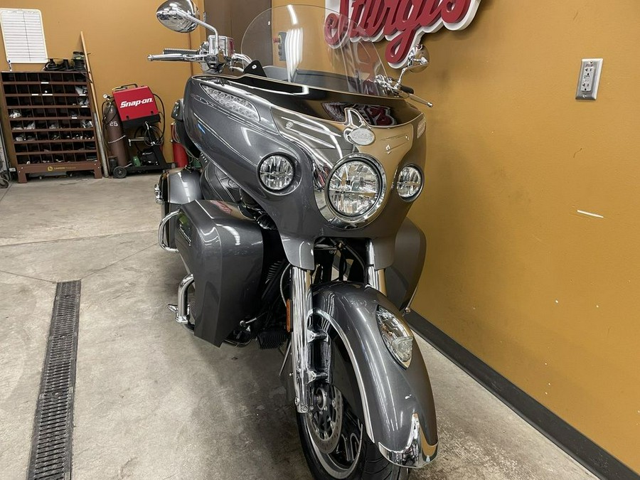 2017 Indian Motorcycle® Roadmaster® Steel Gray Over Thunder Black