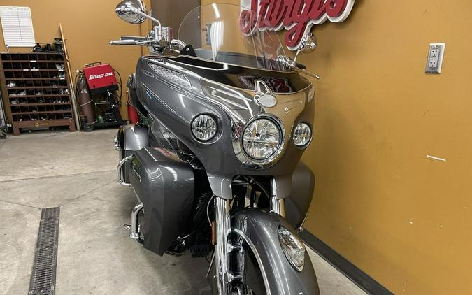 2017 Indian Motorcycle® Roadmaster® Steel Gray Over Thunder Black