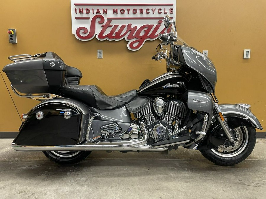 2017 Indian Motorcycle® Roadmaster® Steel Gray Over Thunder Black