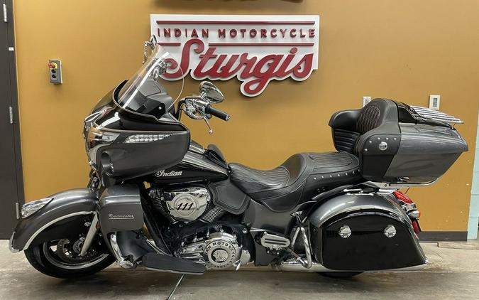 2017 Indian Motorcycle® Roadmaster® Steel Gray Over Thunder Black