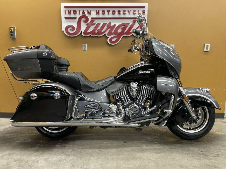 2017 Indian Motorcycle® Roadmaster® Steel Gray Over Thunder Black