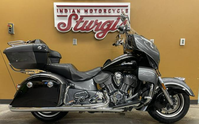 2017 Indian Motorcycle® Roadmaster® Steel Gray Over Thunder Black