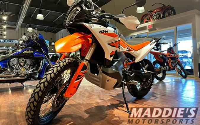 2023 KTM 890 Adventure R First Look [7 Fast Facts + 16 Photos]