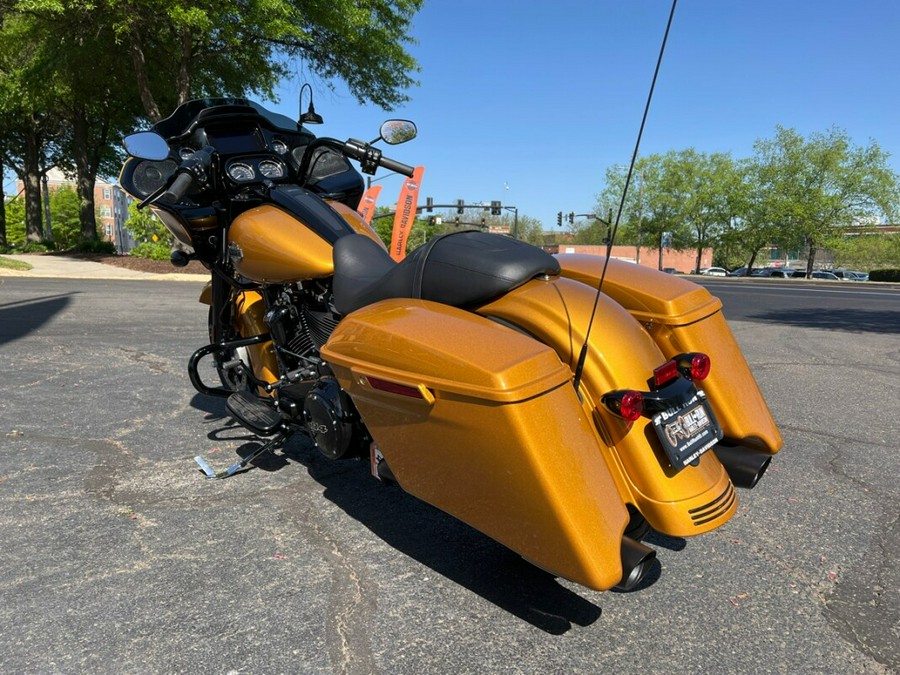 2023 FLTRXS Road Glide® Special in Prospect Gold