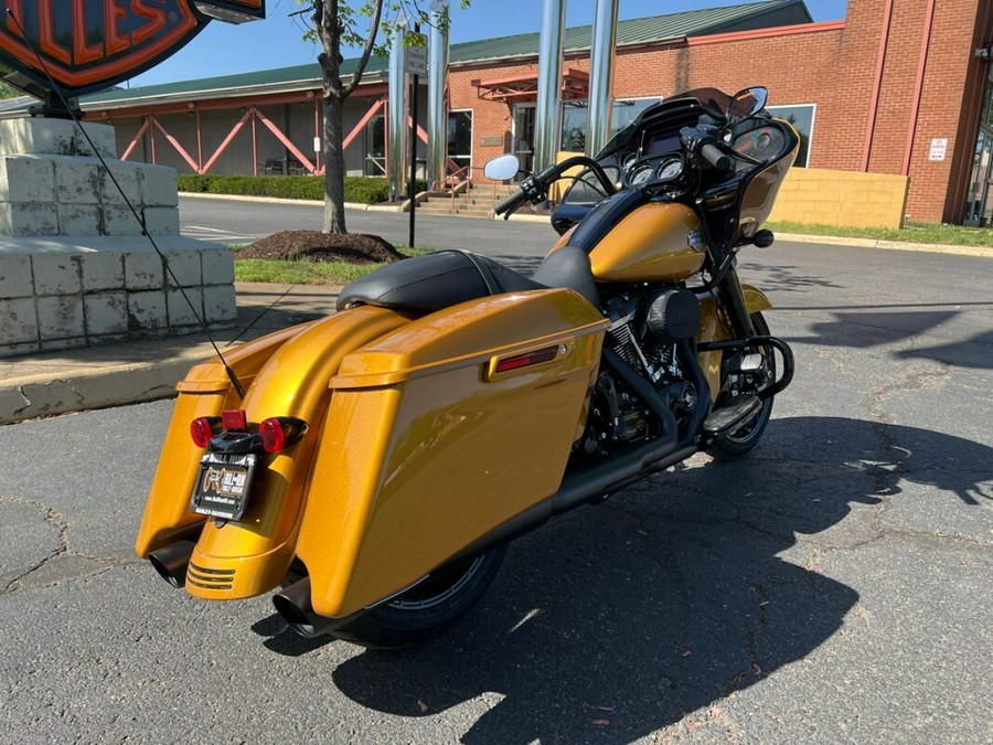 2023 FLTRXS Road Glide® Special in Prospect Gold