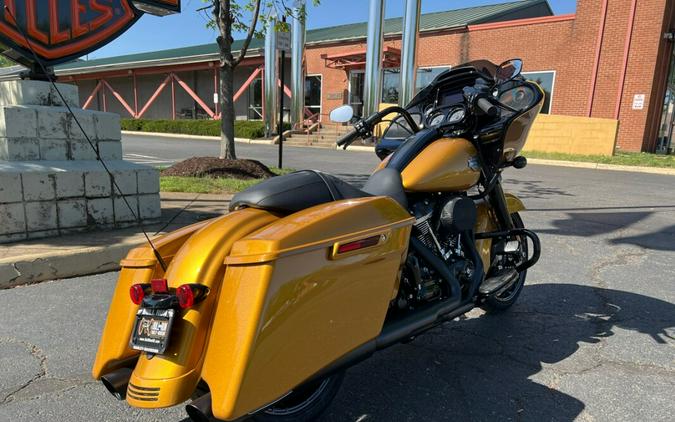 2023 FLTRXS Road Glide® Special in Prospect Gold