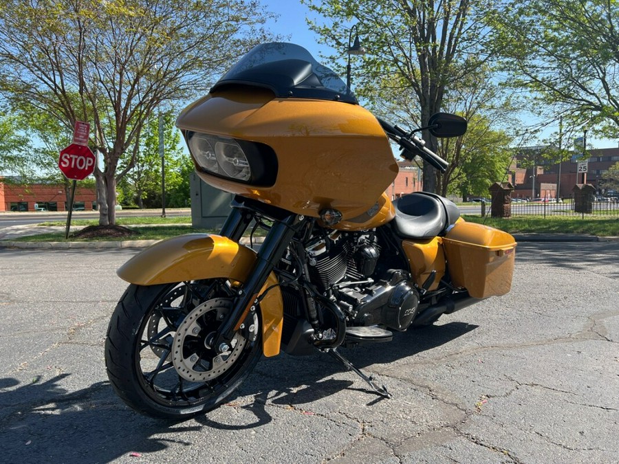 2023 FLTRXS Road Glide® Special in Prospect Gold