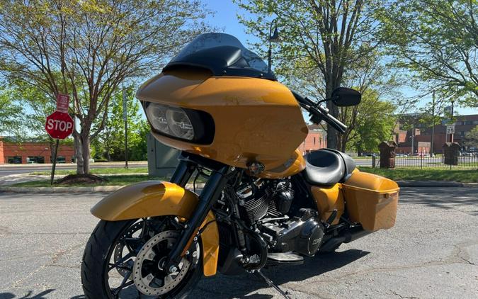 2023 FLTRXS Road Glide® Special in Prospect Gold