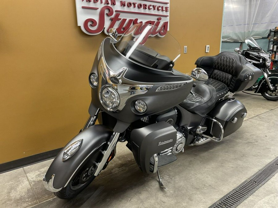 2019 Indian Motorcycle® Roadmaster® Steel Gray Smoke / Thunder Black Smoke