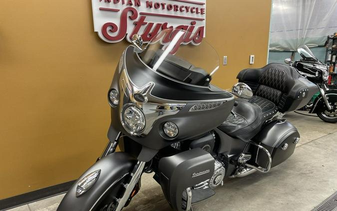 2019 Indian Motorcycle® Roadmaster® Steel Gray Smoke / Thunder Black Smoke