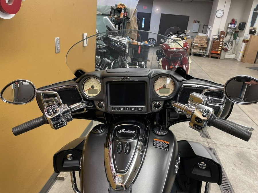 2019 Indian Motorcycle® Roadmaster® Steel Gray Smoke / Thunder Black Smoke