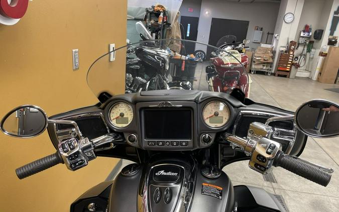 2019 Indian Motorcycle® Roadmaster® Steel Gray Smoke / Thunder Black Smoke