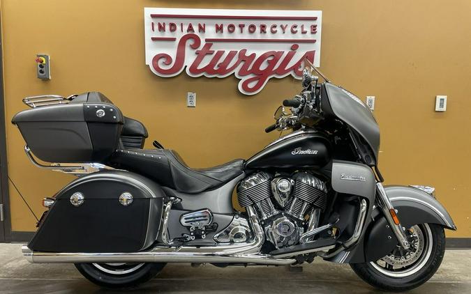 2019 Indian Motorcycle® Roadmaster® Steel Gray Smoke / Thunder Black Smoke