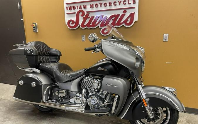 2019 Indian Motorcycle® Roadmaster® Steel Gray Smoke / Thunder Black Smoke