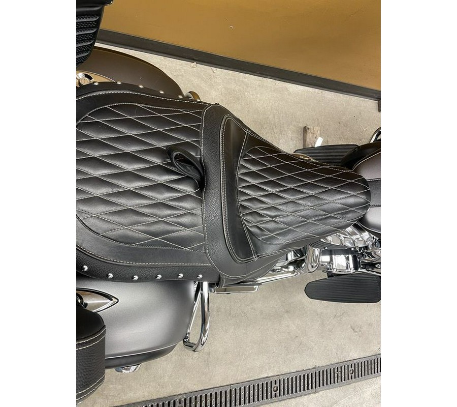 2019 Indian Motorcycle® Roadmaster® Steel Gray Smoke / Thunder Black Smoke