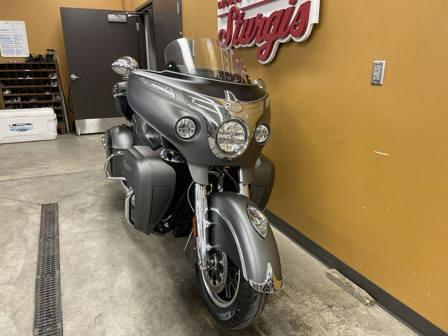 2019 Indian Motorcycle® Roadmaster® Steel Gray Smoke / Thunder Black Smoke