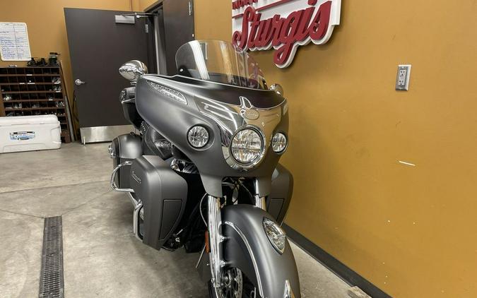 2019 Indian Motorcycle® Roadmaster® Steel Gray Smoke / Thunder Black Smoke